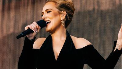 Adele sorprende a sus fanáticos: Revela en redes sociales su colección de peluches del Dr. Simi