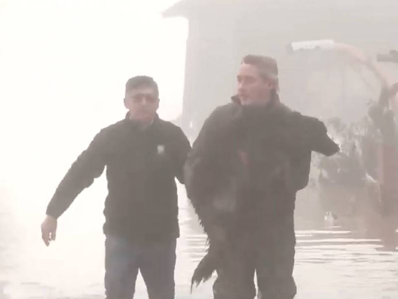 Todo un héroe: José Luis Repenning rescata a perro en medio de inundaciones