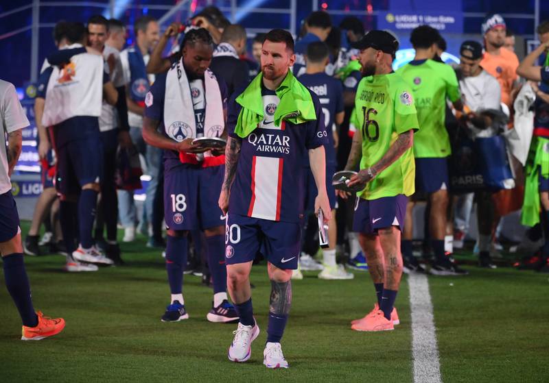 Fría reacción de Messi durante la celebración del PSG. / Franck Fife / AFP