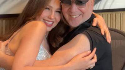 Thalía posa con Tommy Mottola y le arruinan el momento romántico: “Qué viva el amor falso” 