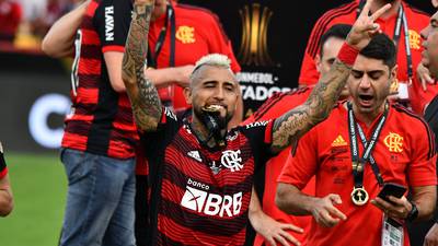 Arturo Vidal intranquilo: crisis en Flamengo lo tiene a horas de quedarse sin entrenador