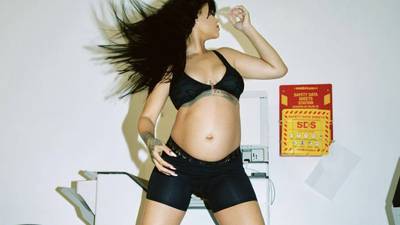 Rihanna muestra toda la belleza de la maternidad y posa desnuda embarazada