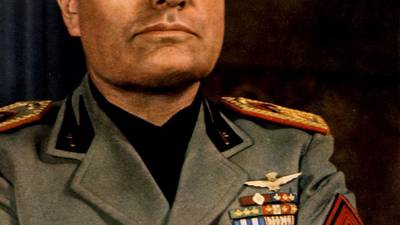 Informante del Pentágono revela: Mussolini capturó el primer OVNI y EEUU lo tomó tras la guerra