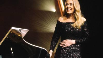 Adele no la pasó bien por un fuerte dolor en el escenario