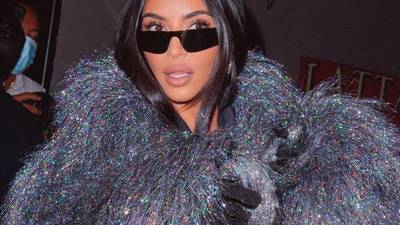 Kim Kardashian quiso presumir su glamour pero fue comparada con otra famosa
