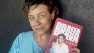 Claudia Conserva se llena de críticas al anunciar lanzamiento de su libro “Brava”