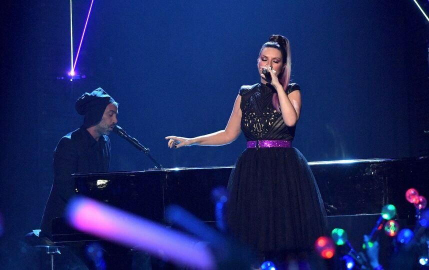 Laura Pausini habla luego de su aparatosa caída en concierto: ¿cómo se encuentra la cantante?