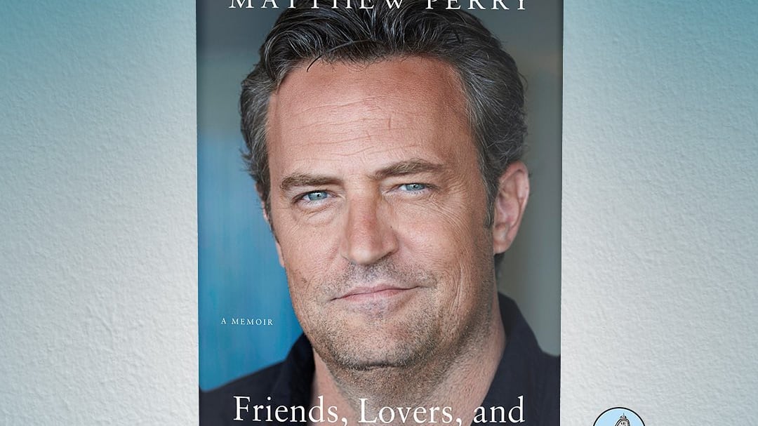 Las próximas ediciones del libro de Matthew Perry no tendrá los polémicos dichos en contra de Keanu Reeves. / Instagram: @mattyperry4