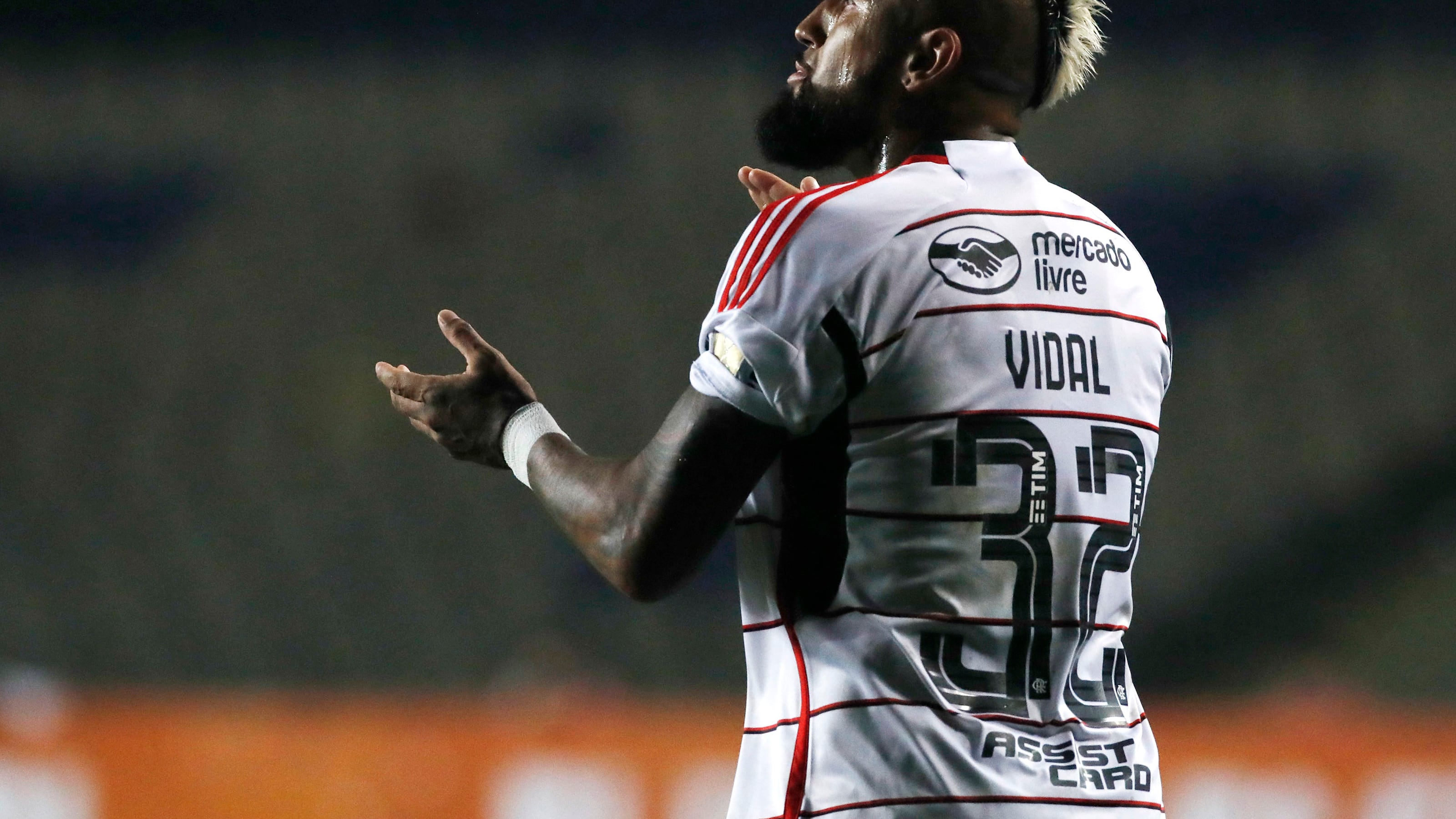 Arturo Vidal en un partido de Flamengo por Copa Libertadores. / Photosport