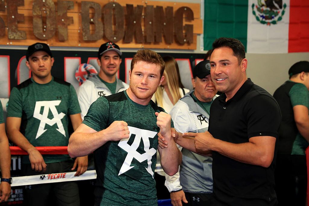 Canelo Álvarez se peleó con Óscar de la Hoya en 2020.