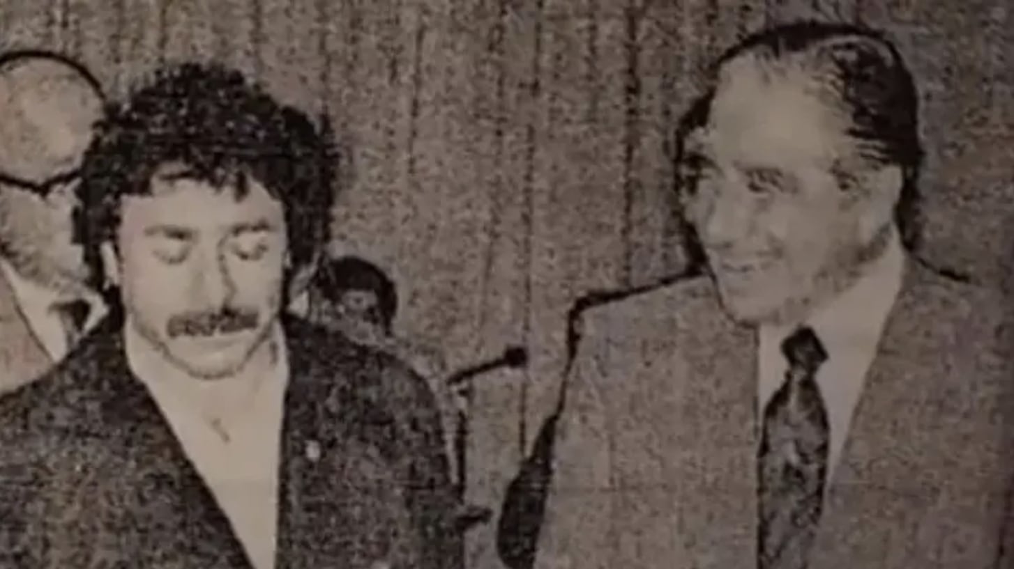 Carlos Caszely y el dictador Augusto Pinochet. / Pantallazo