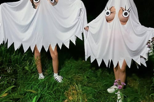 Dos modelos lucieron irreverentes disfraces de Halloween y rompieron las redes