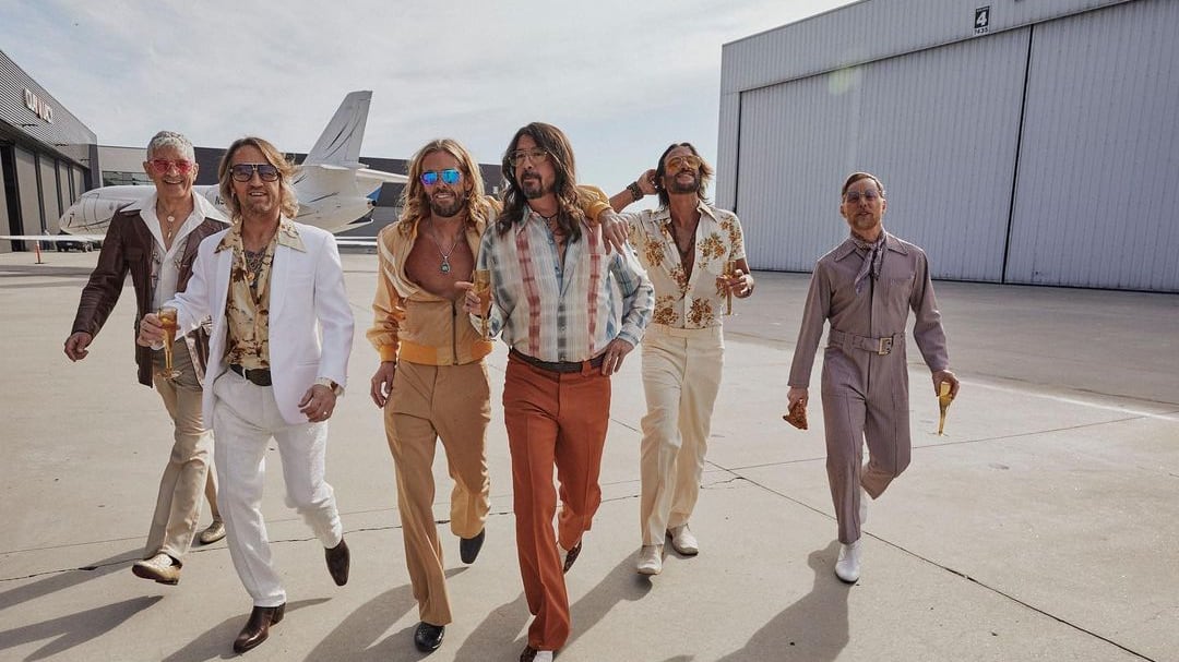 Los Foo Fighters posando para su disco homenaje, Dee Gees / Instagram: @foofighters