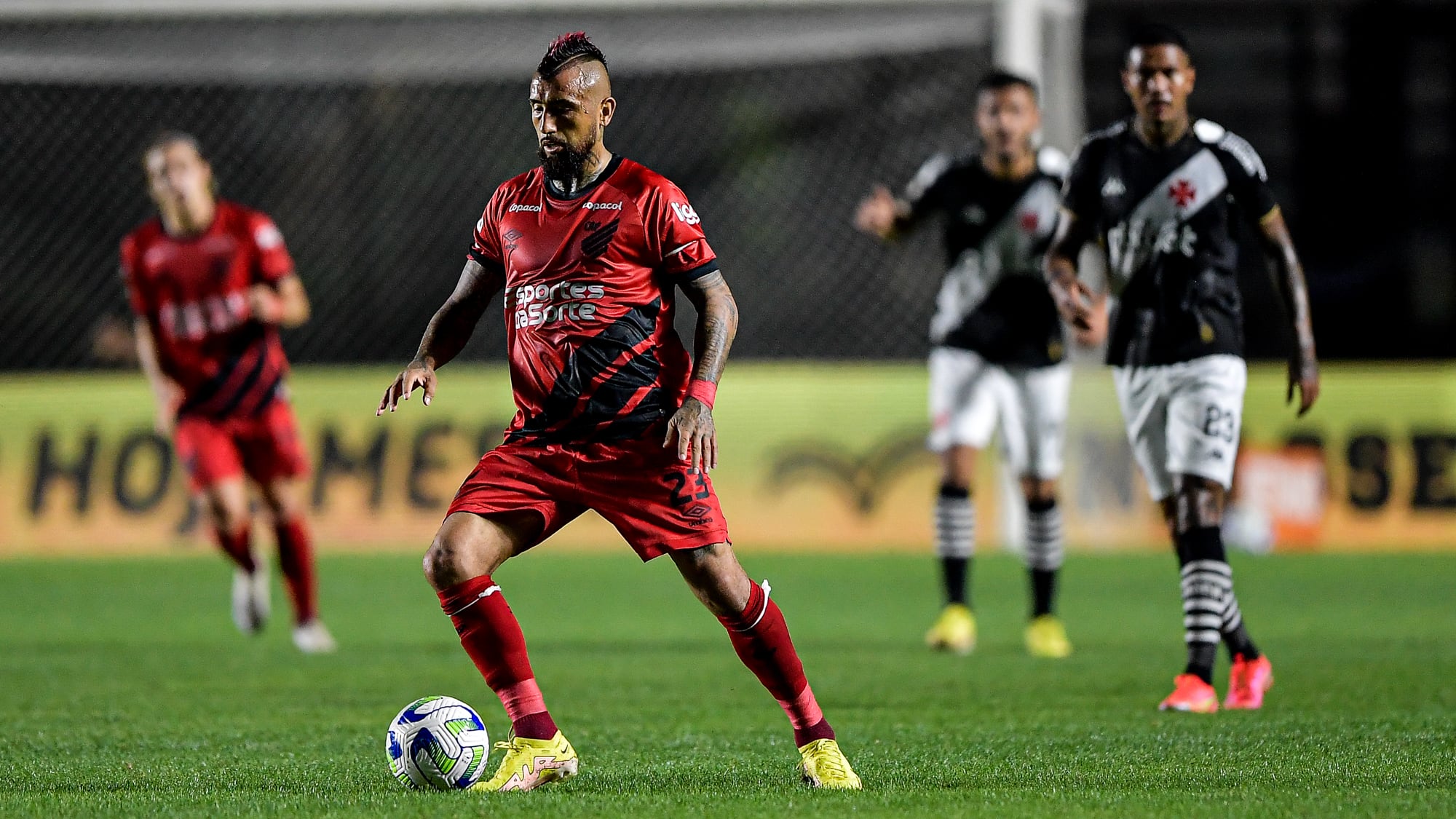 Vidal jugó ante Vasco da Gama su primer partido de titular por el Paranaense. / Photosport