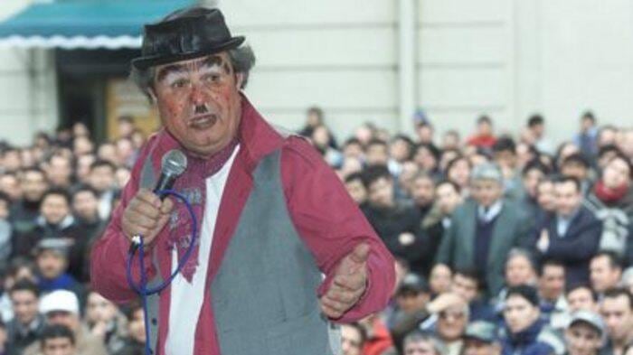 "El Tufo" fue el personaje que marcó la carrera humorística de Ernesto Ruiz. / Aton Chile