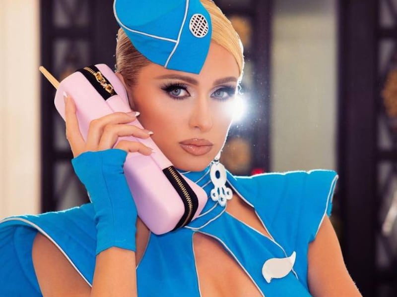 Paris Hilton aprovecha Halloween y hace homenaje a íconos del pop ¡Regia!
