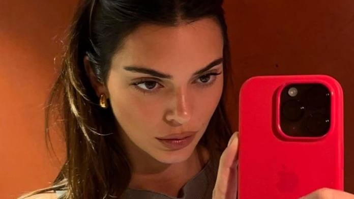 "Mami ' be careful' con los chinches": las burlas a Kendall Jenner en pijamas / Instagram