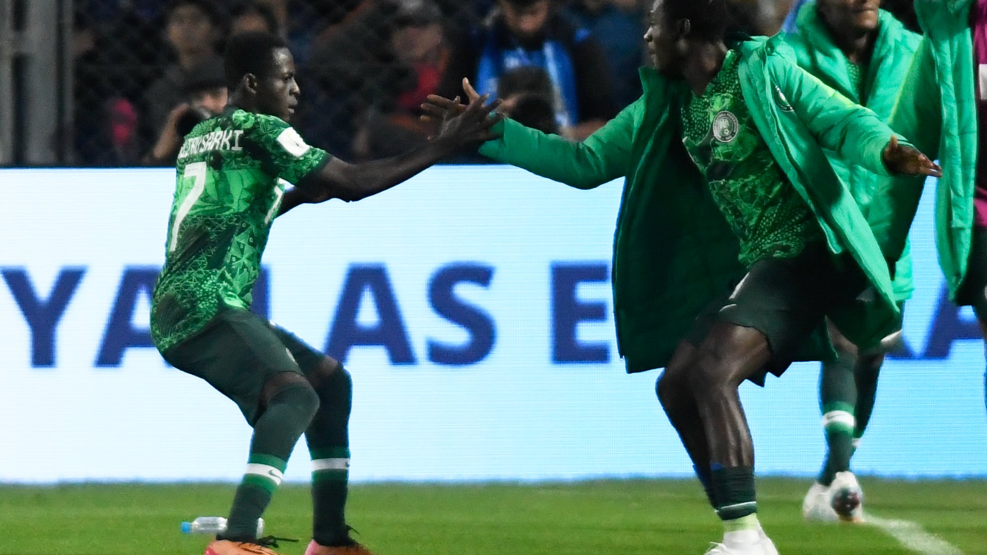 Nigerianos celebran su clasificación a cuartos de final en el Mundial Sub 20. / AFP