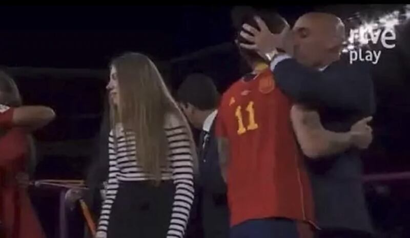 "Beso, beso": nuevo video muestra a jugadoras bromeando sobre el polémico episodio