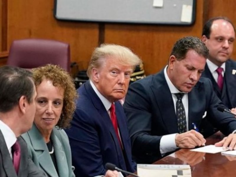 Trump se vio cansado y abatido en el tribunal de Nueva York