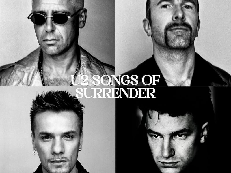 U2 publicó el disco recopilatorio Song Of Surrender