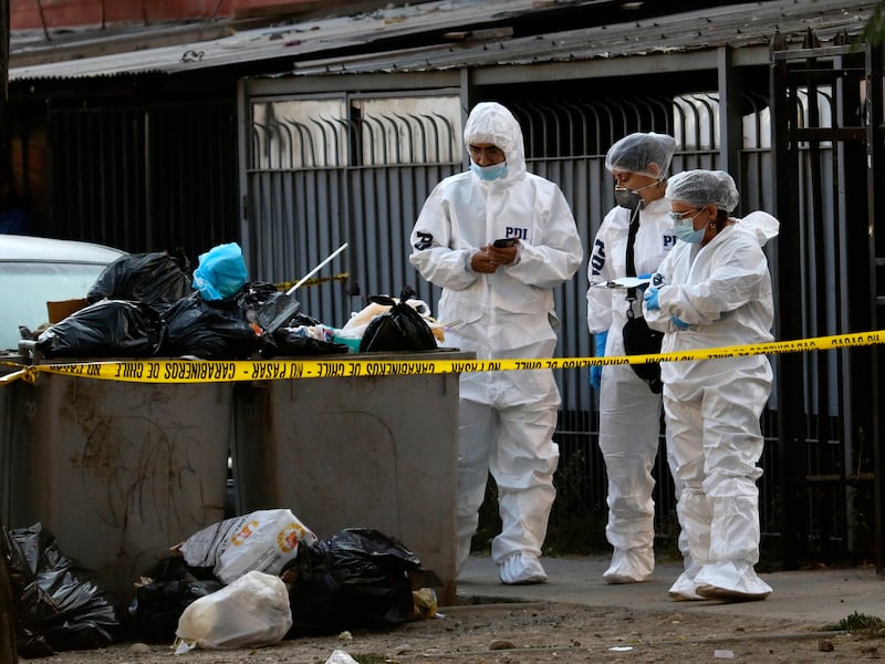 Encuentran cadáver en contenedor de basura en Recoleta