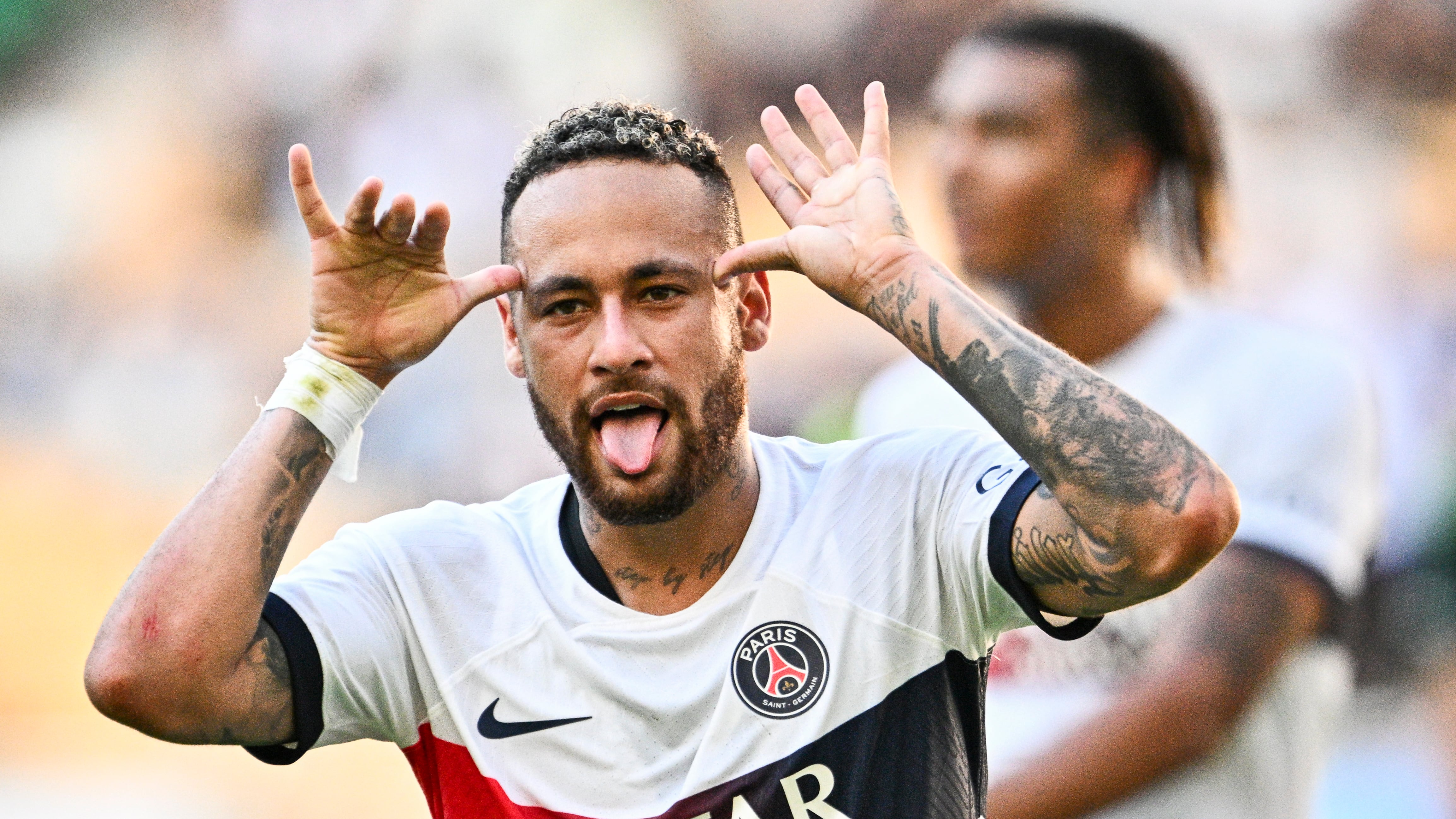 Neymar celebra un gol durante la pretemporada del PSG. / AFP