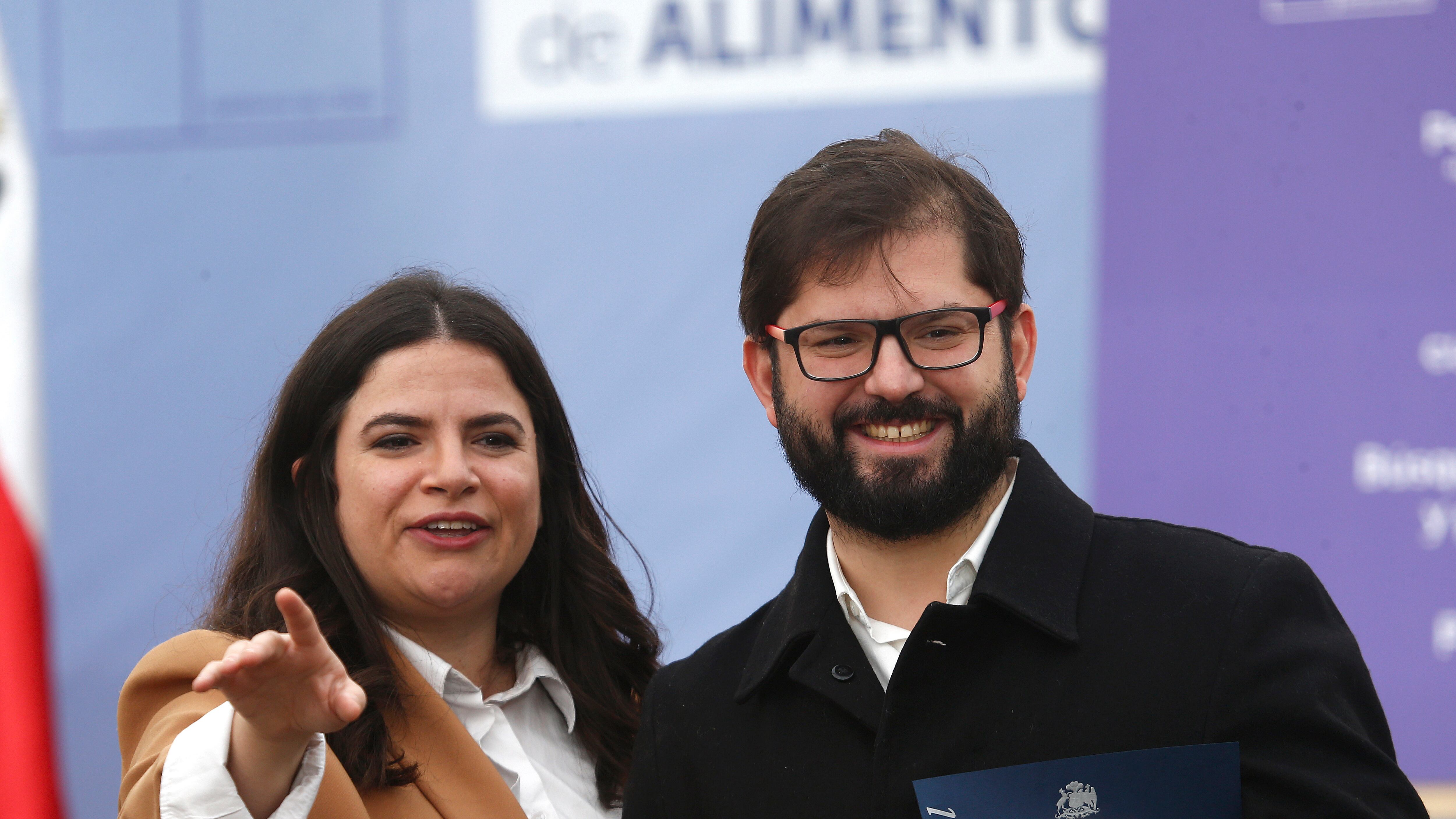 La ministra de la Mujer, Antonia Orellana, y el Presidente Gabriel Boric. / Aton
