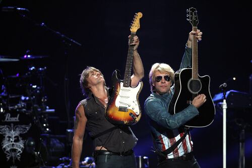 “Simplemente dejó de aparecer”: Jon Bon Jovi revela que perdió todo contacto con su gran compañero de banda Richie Sambora