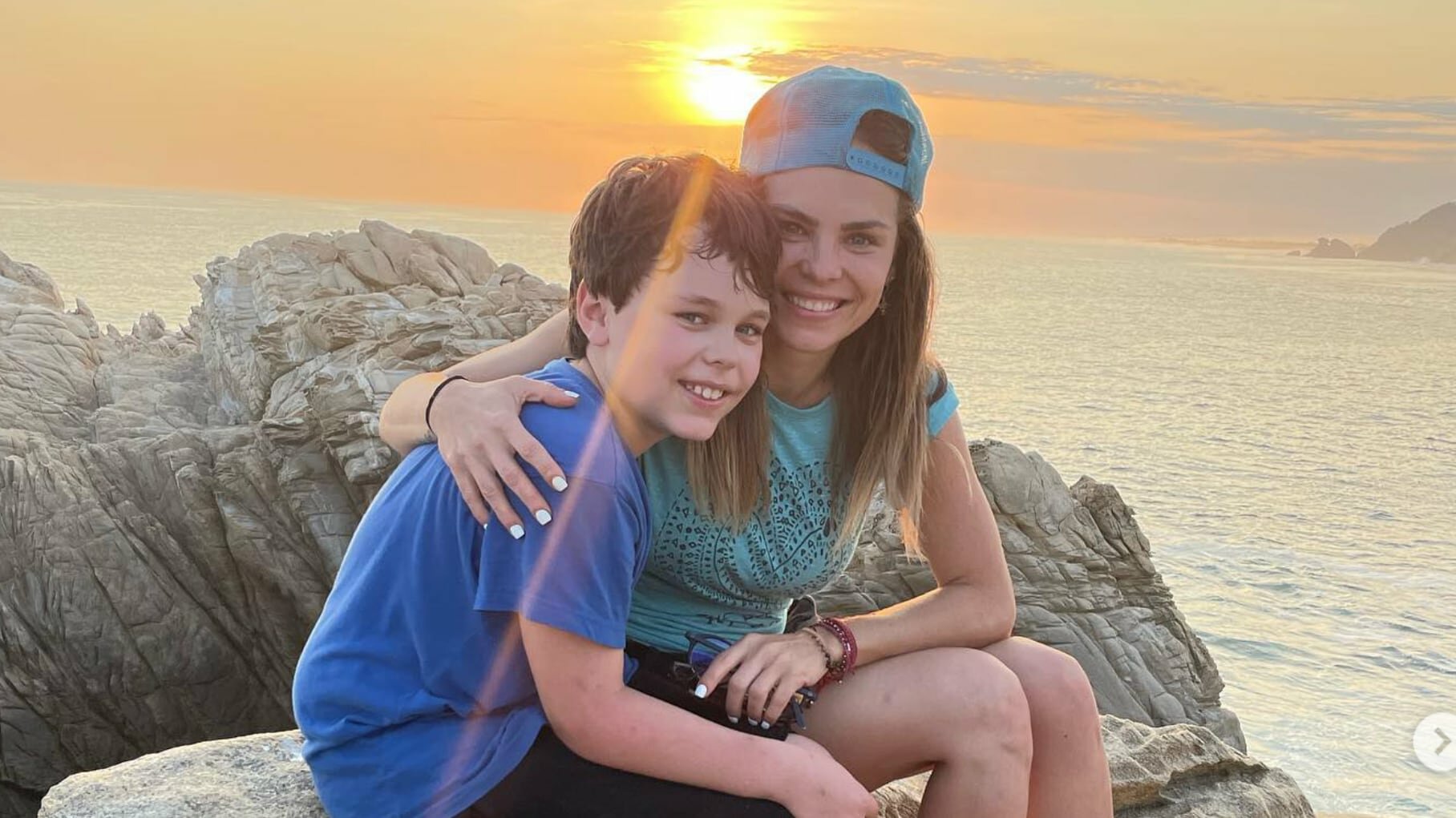 El niño tiene una buena relación con su papá