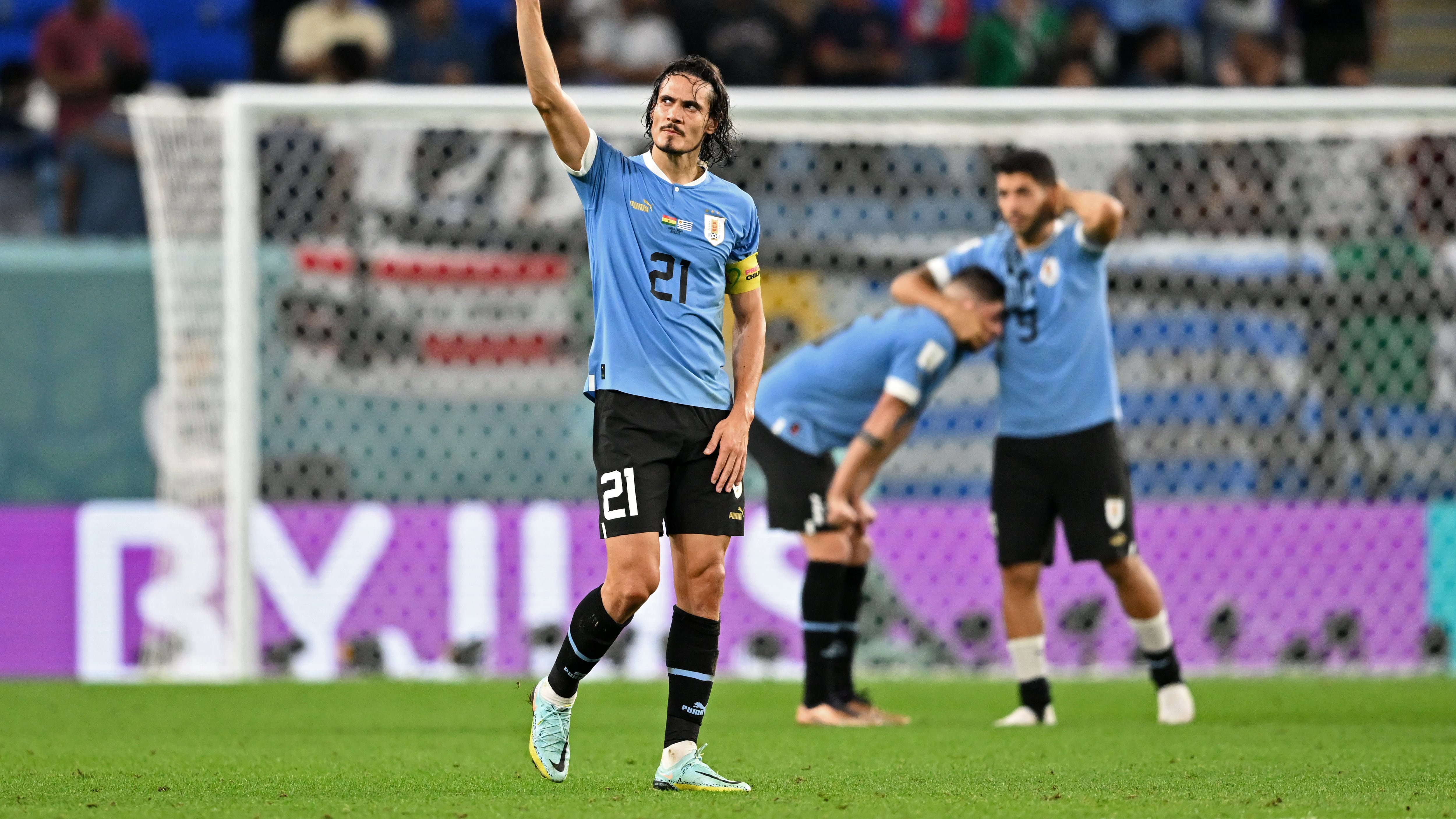 Cavani fue castigado en el Mundial de Qatar y no jugará ante Chile en las eliminatorias. / Raul Arboleda/AFP