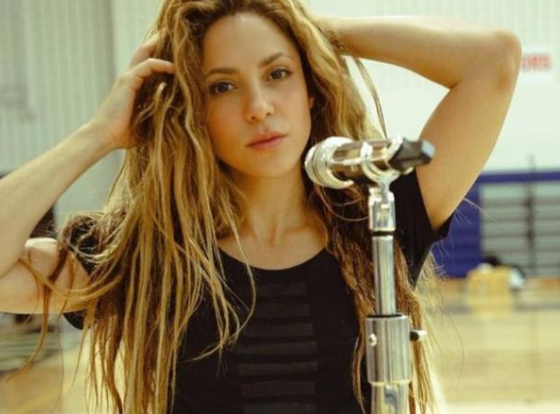 ¿Hay algo que no sepa hacer? Shakira sorprende con baile viral de "El Jefe"