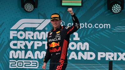Verstappen gana el GP de Miami y conserva liderato de la F1 ante ‘Checo’ Pérez